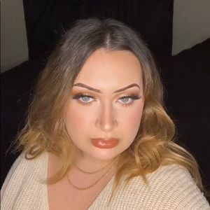 Meet your Posher, Ella